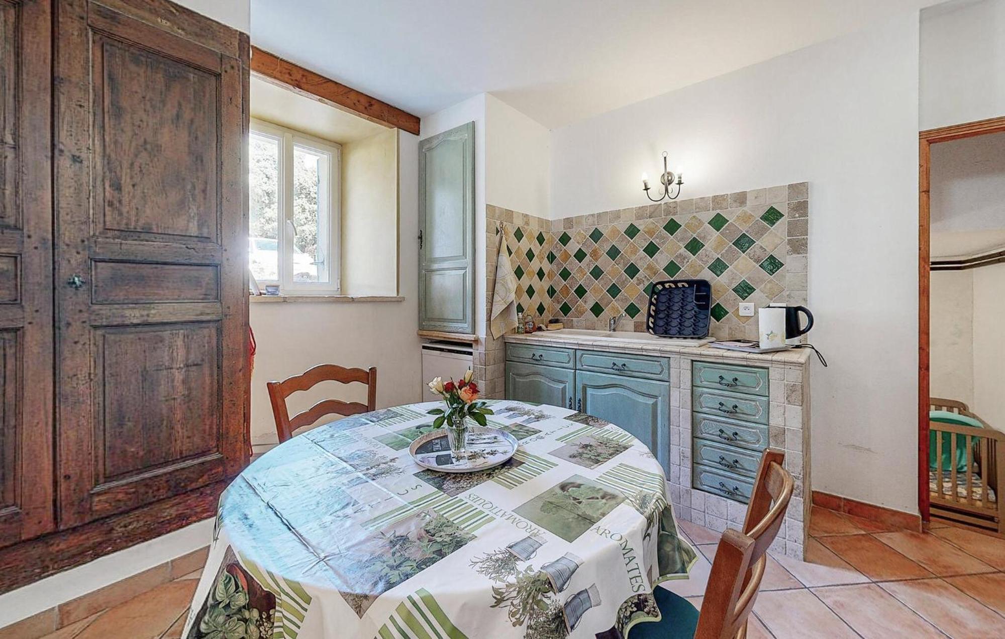 Awesome Home In Bollene With Wifi Екстериор снимка
